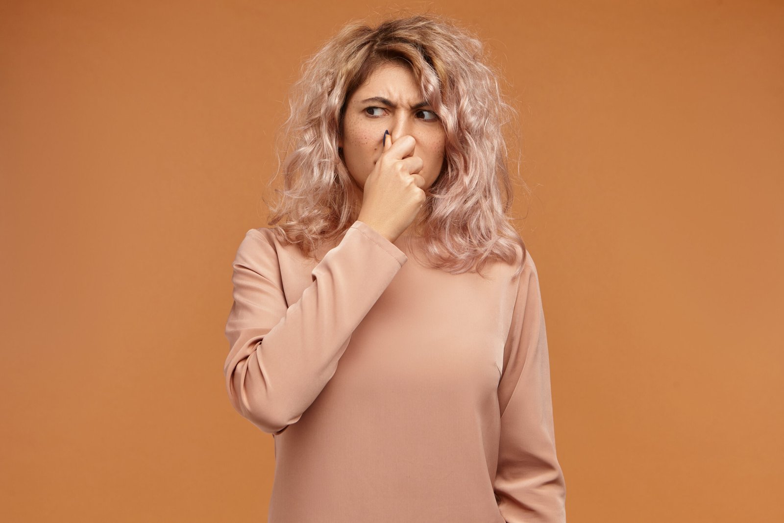 hemorrhoids leak and smell reaction image